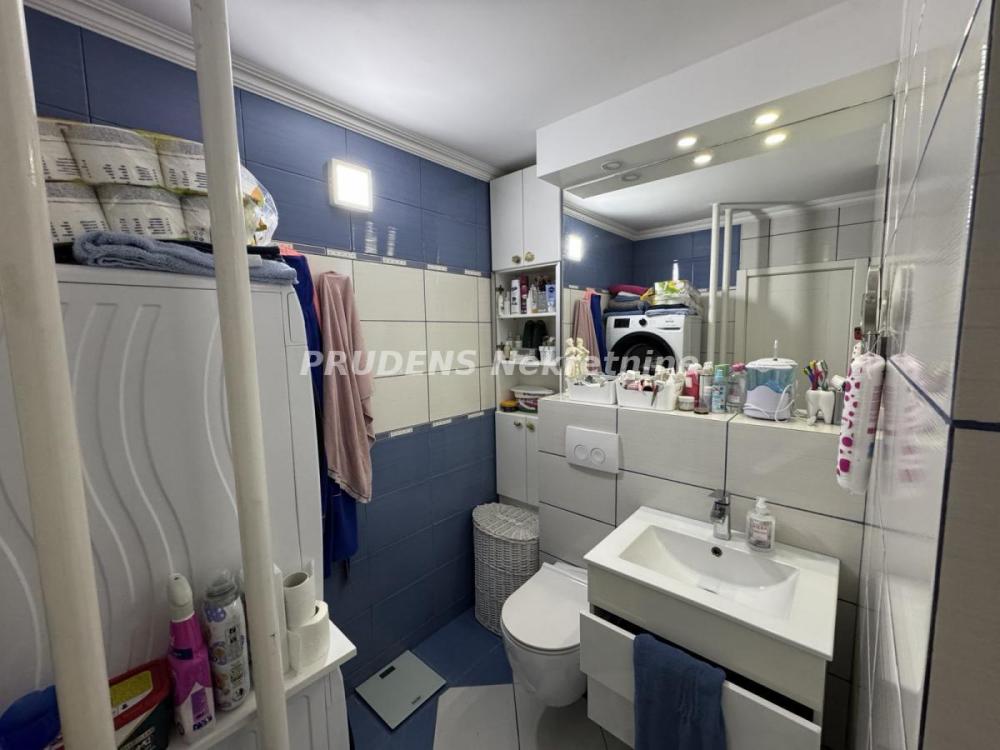 Stan na prodaju u Beogradu, Novi Beograd blok 62, cetvorosoban, 90m2, cena 280000 evra