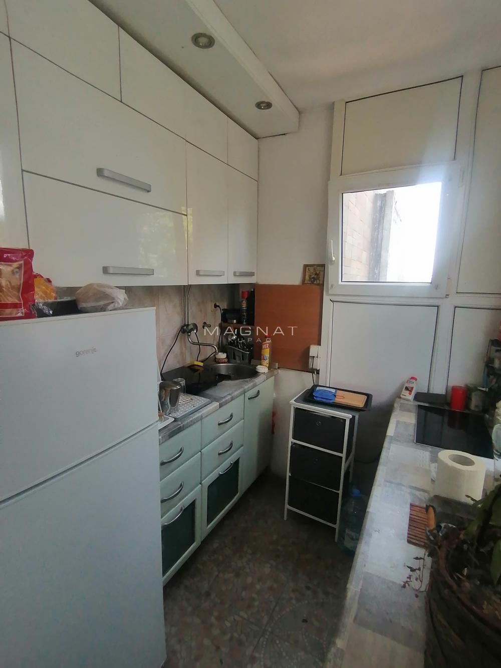 Stan na prodaju u Beogradu, Zvezdara, trosoban, 66m2, cena 221000 evra