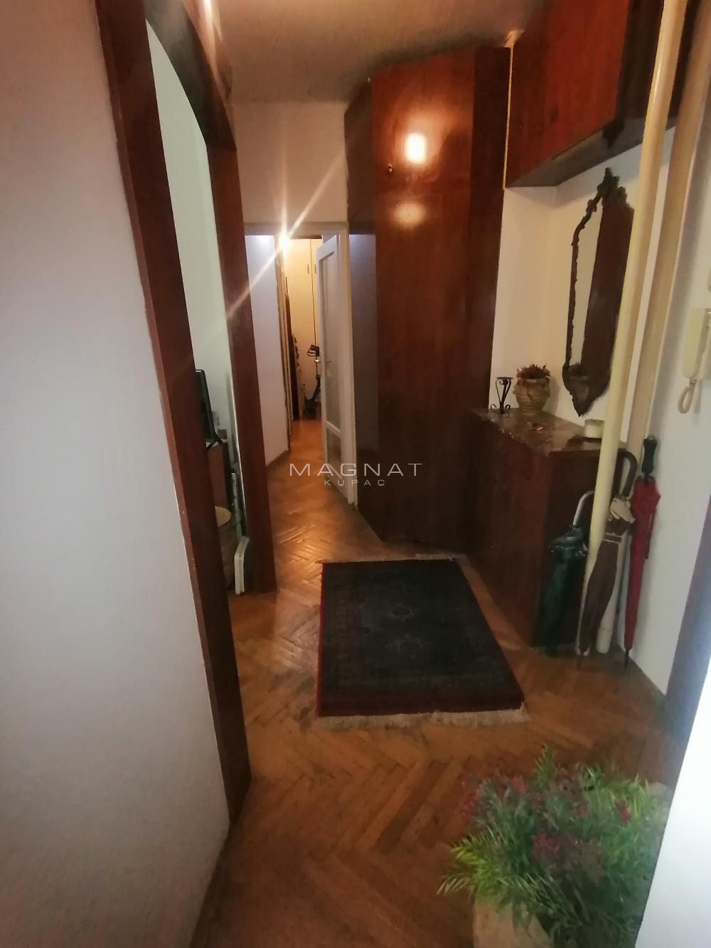 Stan na prodaju u Beogradu, Zvezdara, trosoban, 66m2, cena 221000 evra