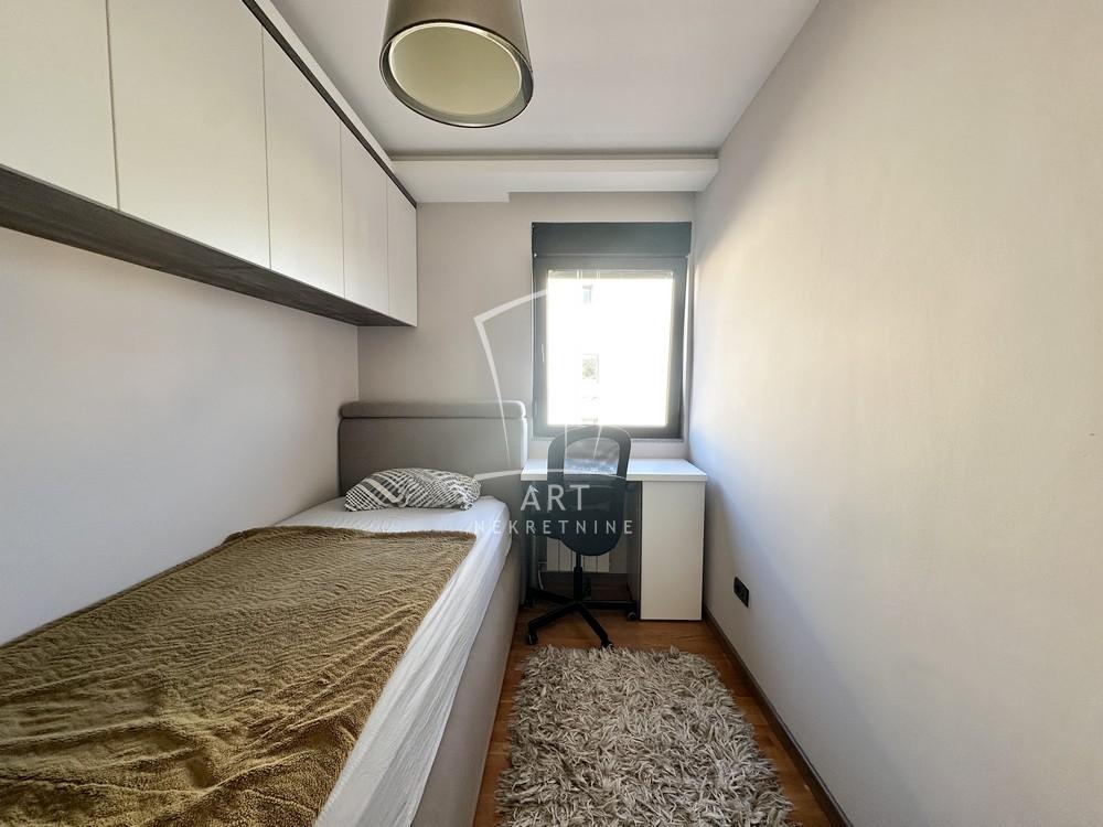 Stan na prodaju u Beogradu, Pašino brdo, cetvorosoban, 74m2, cena 233500 evra