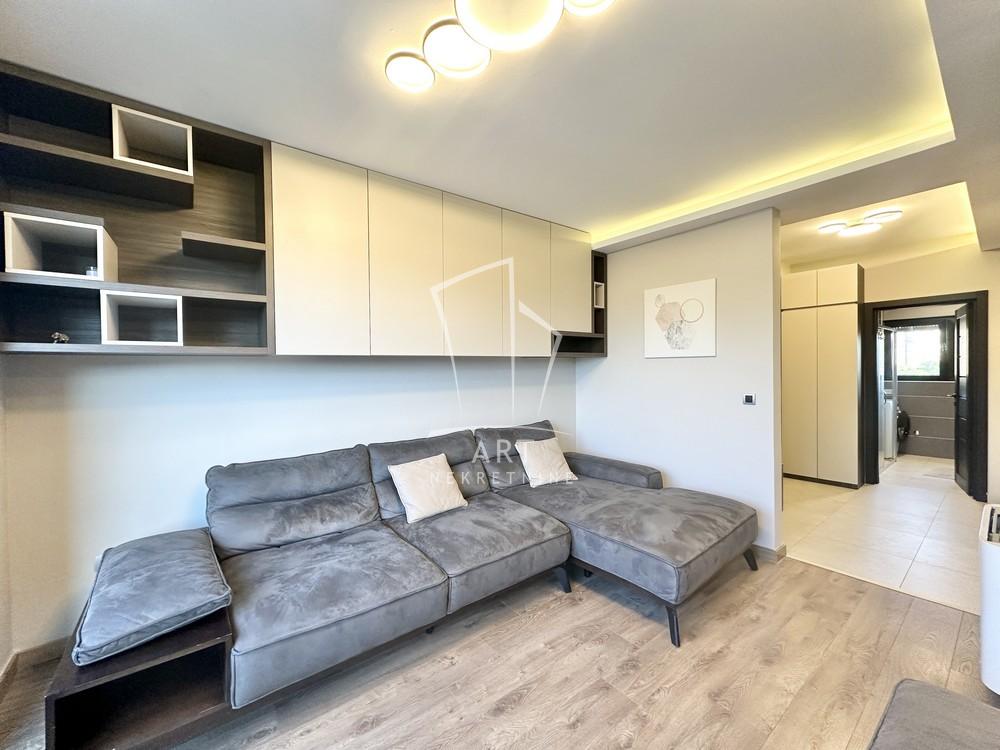 Stan na prodaju u Beogradu, Savski venac, cetvorosoban, 79m2, cena 275500 evra