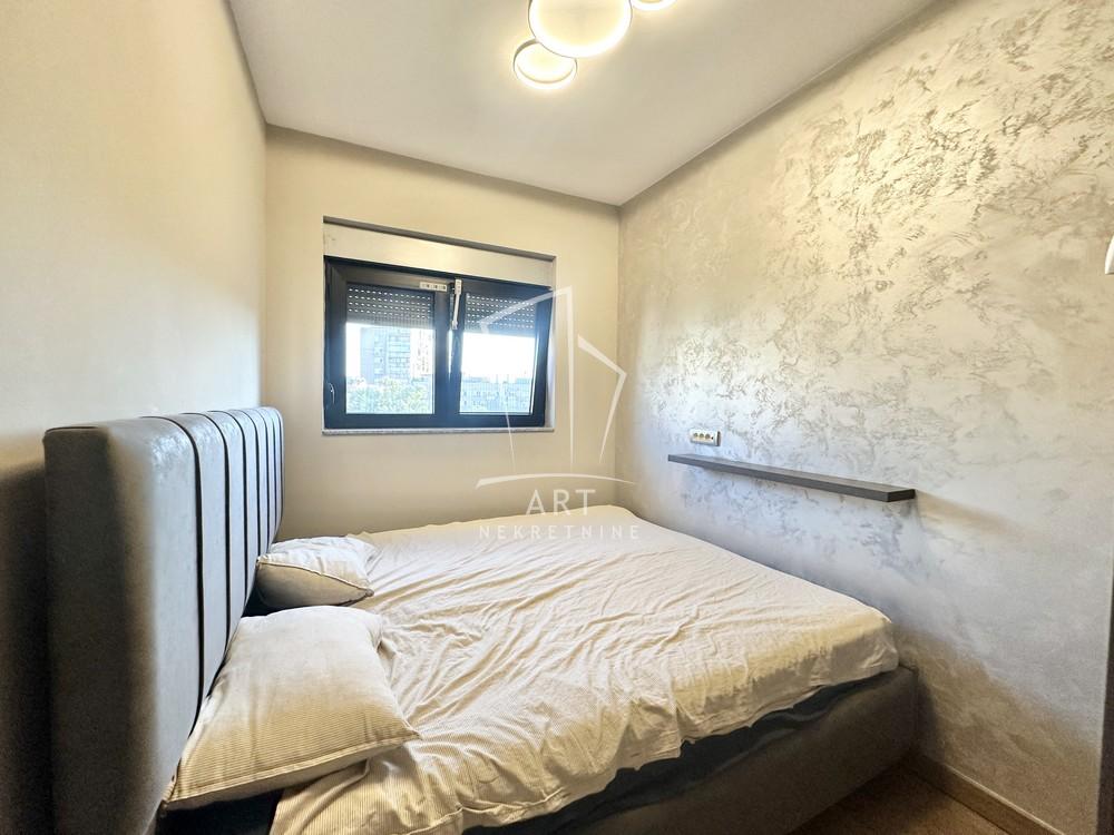 Stan na prodaju u Beogradu, Savski venac, cetvorosoban, 79m2, cena 275500 evra