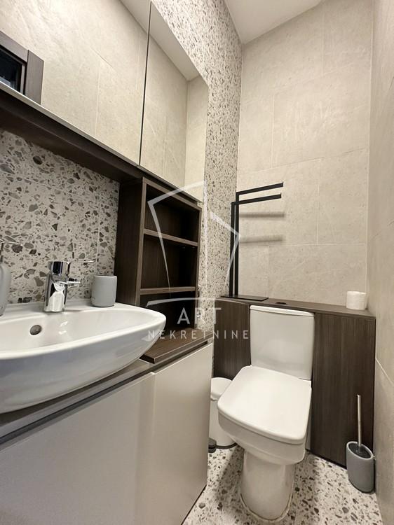 Stan na prodaju u Beogradu, Savski venac, cetvorosoban, 79m2, cena 275500 evra
