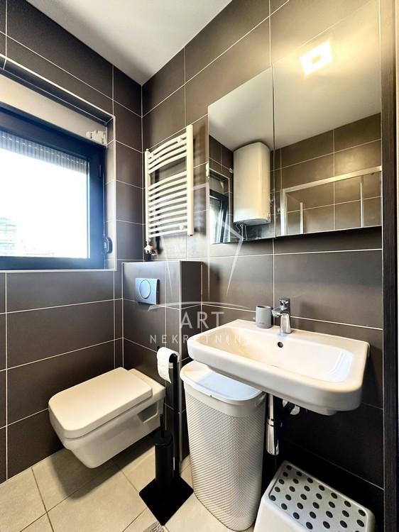Stan na prodaju u Beogradu, Savski venac, cetvorosoban, 79m2, cena 275500 evra