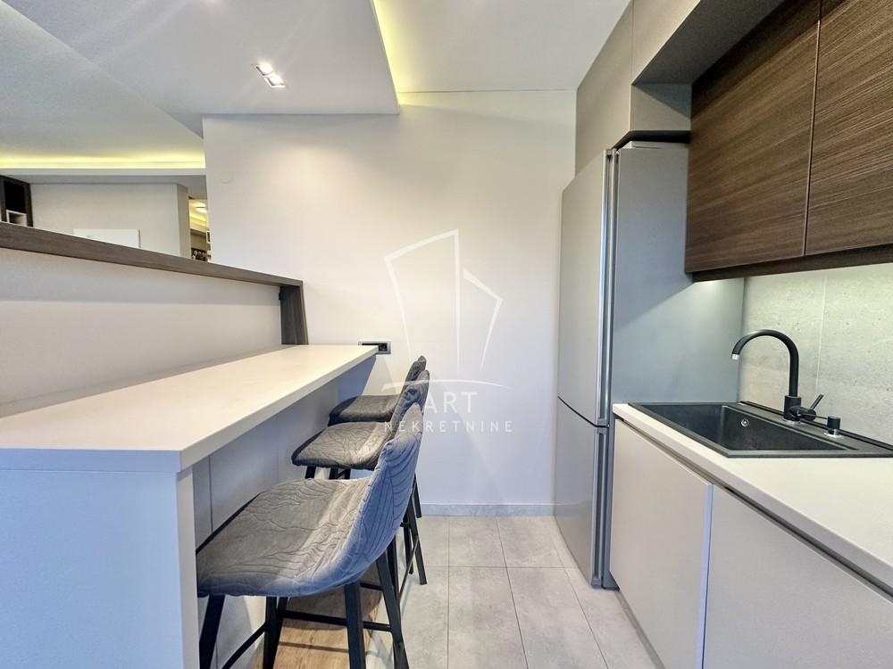 Stan na prodaju u Beogradu, Savski venac, cetvorosoban, 79m2, cena 275500 evra