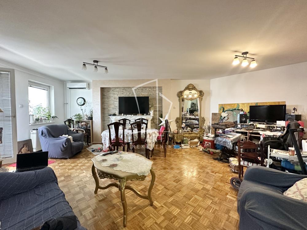 Stan na prodaju u Beogradu, Novi Beograd blok 22, cetvorosoban, 95m2, cena 340000 evra