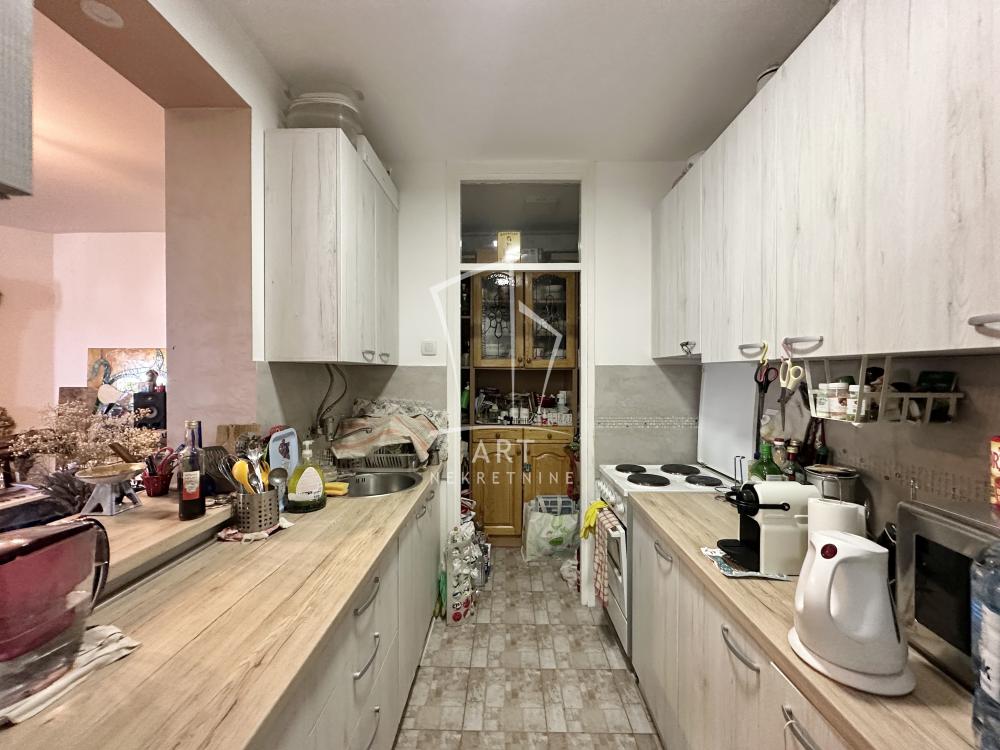 Stan na prodaju u Beogradu, Novi Beograd blok 22, cetvorosoban, 95m2, cena 340000 evra