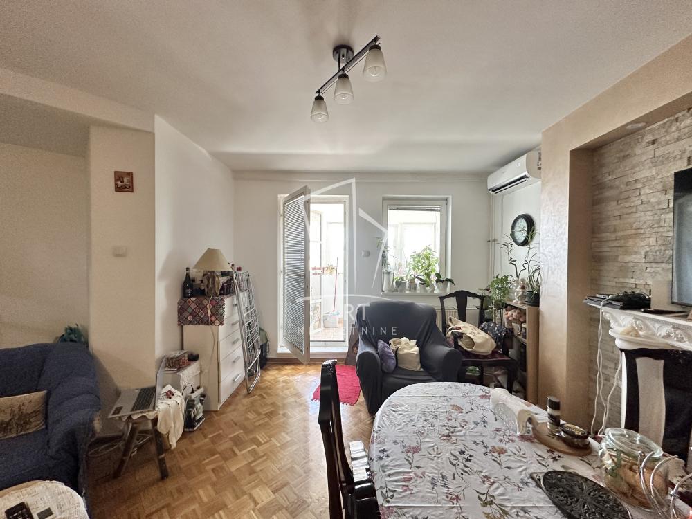 Stan na prodaju u Beogradu, Novi Beograd blok 22, cetvorosoban, 95m2, cena 340000 evra