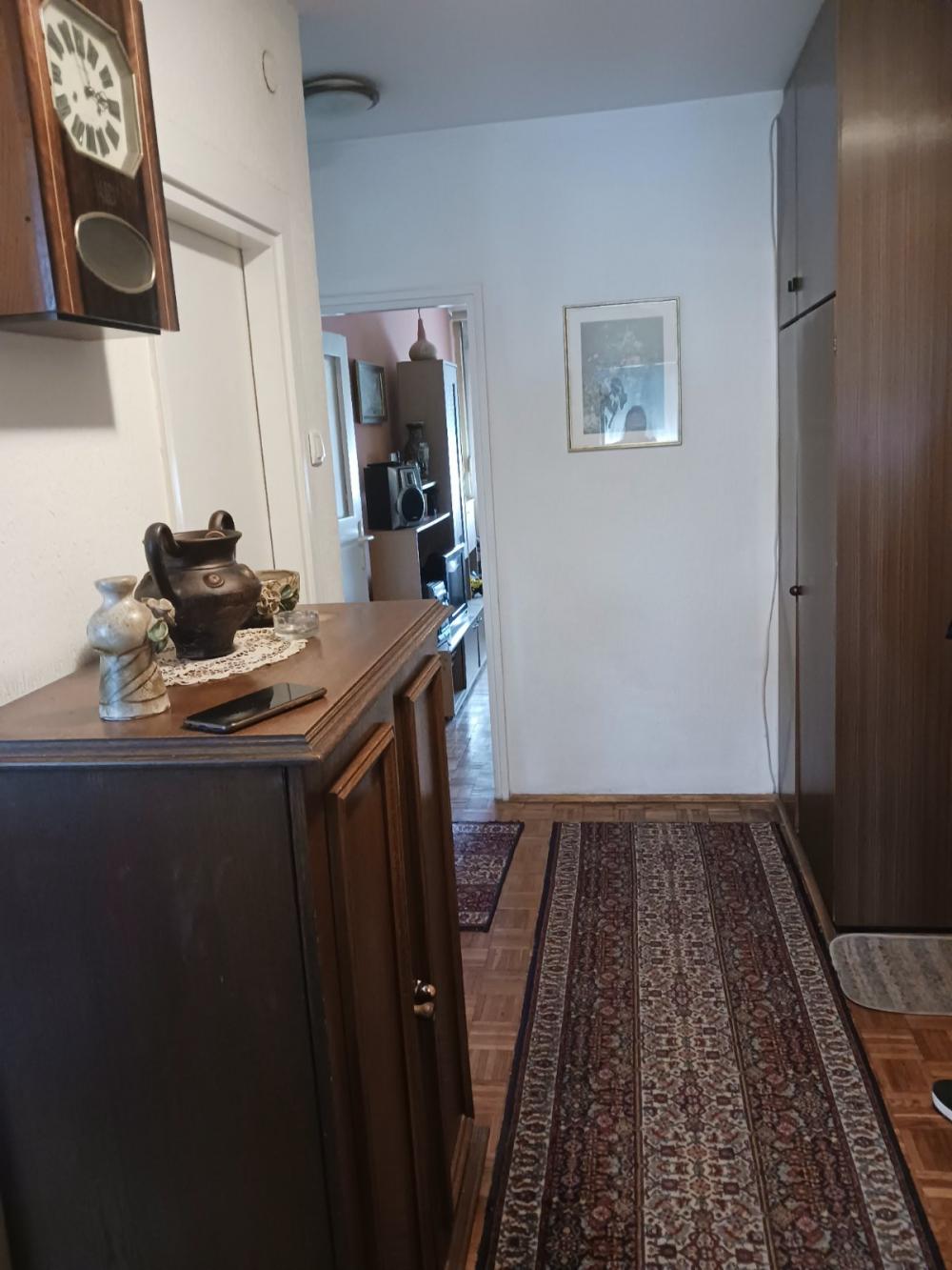 Stan na prodaju u Beogradu, Novi Beograd blok 11C (Stari Merkator), trosoban, 71m2, cena 259000 evra
