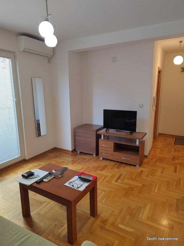 Stan na prodaju u Beogradu, Vojvode Vlahovića, jednoiposoban, 37m2, cena 95000 evra