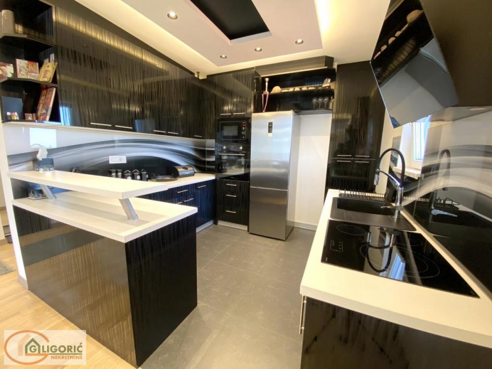 Stan na prodaju u Beogradu, Zeleno brdo, trosoban, 100m2, cena 349000 evra