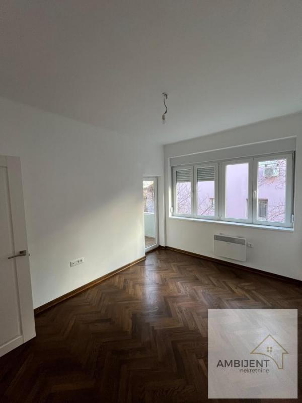 Stan na prodaju u Beogradu, Bulbulder, troiposoban, 66m2, cena 241800 evra