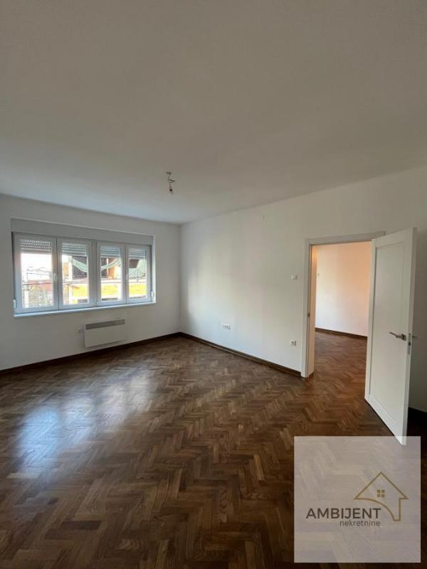 Stan na prodaju u Beogradu, Bulbulder, troiposoban, 66m2, cena 241800 evra