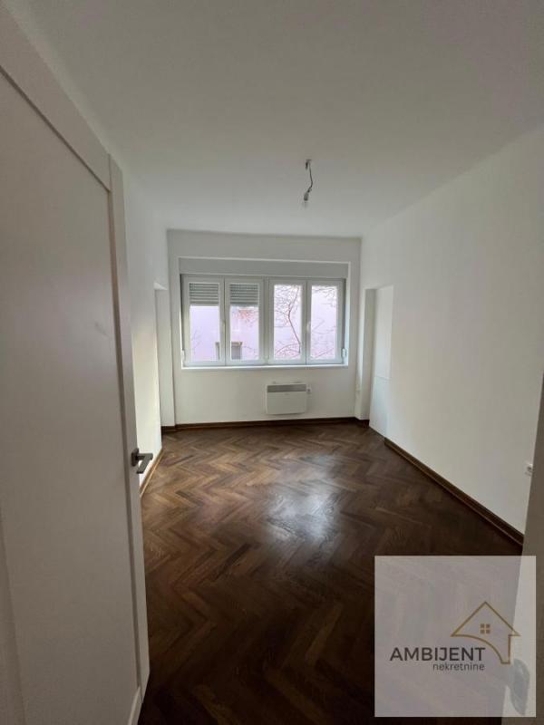Stan na prodaju u Beogradu, Bulbulder, troiposoban, 66m2, cena 241800 evra