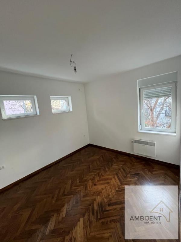 Stan na prodaju u Beogradu, Bulbulder, troiposoban, 66m2, cena 241800 evra