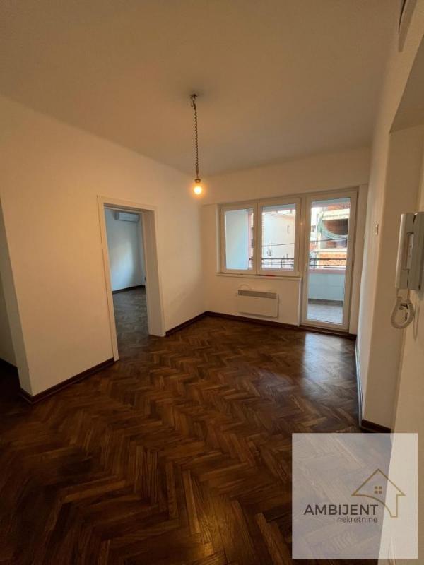 Stan na prodaju u Beogradu, Bulbulder, troiposoban, 66m2, cena 241800 evra