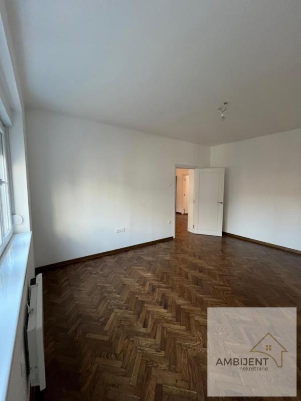 Stan na prodaju u Beogradu, Bulbulder, troiposoban, 66m2, cena 241800 evra