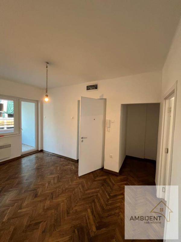 Stan na prodaju u Beogradu, Bulbulder, troiposoban, 66m2, cena 241800 evra