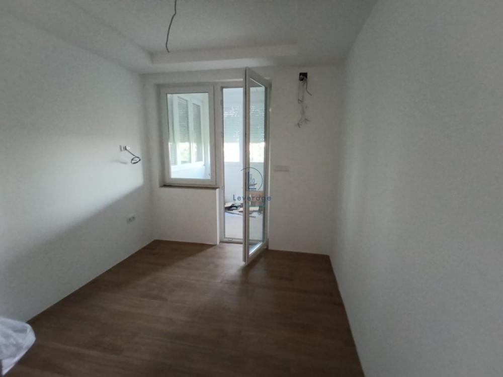 Stan na prodaju u Beogradu, Karaburma, dvoiposoban, 74m2, cena 192400 evra