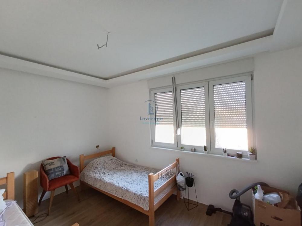 Stan na prodaju u Beogradu, Karaburma, dvoiposoban, 74m2, cena 192400 evra