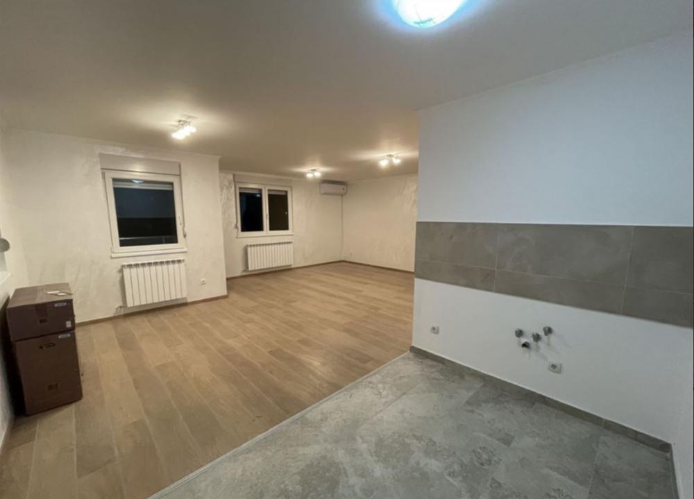 Stan na prodaju u Beogradu, Zemun centar,Zemun, troiposoban, 85m2, cena 220000 evra