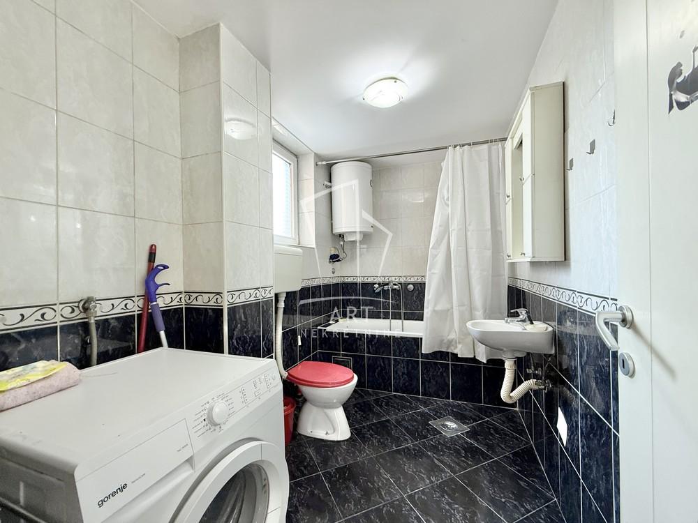 Stan na prodaju u Beogradu, Karaburma, dvosoban, 44m2, cena 142000 evra