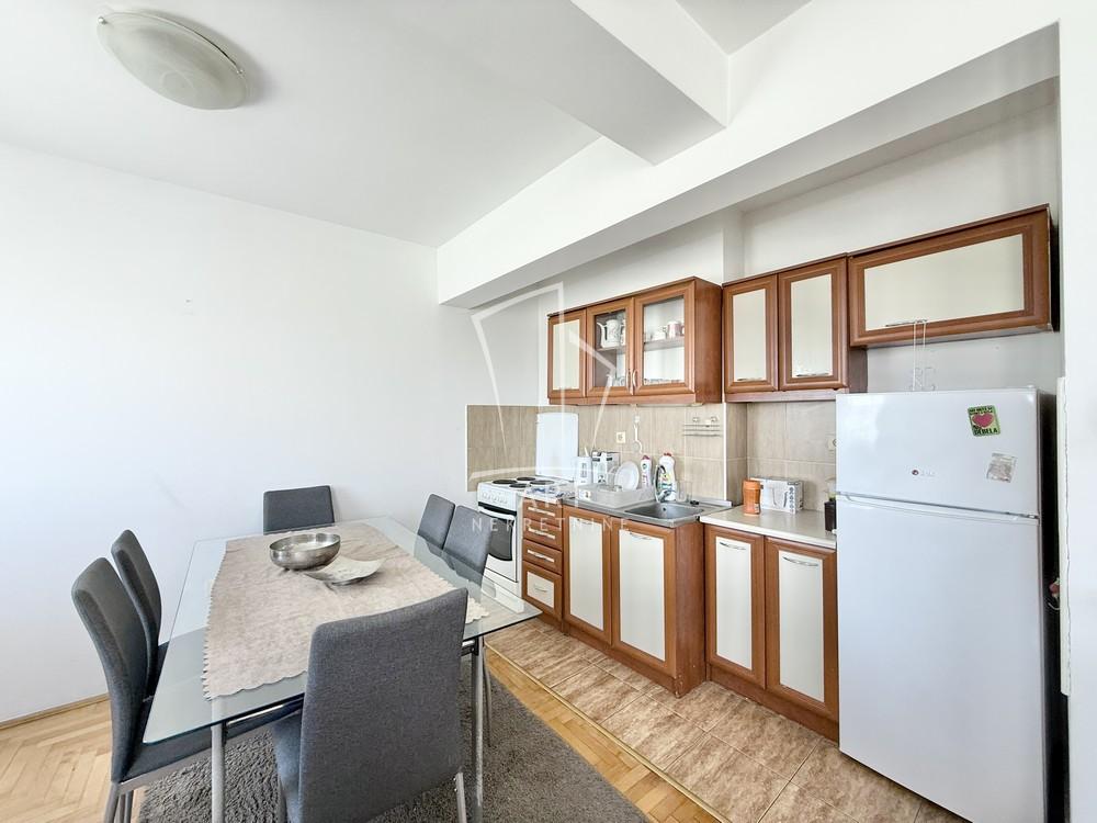 Stan na prodaju u Beogradu, Karaburma, dvosoban, 44m2, cena 142000 evra
