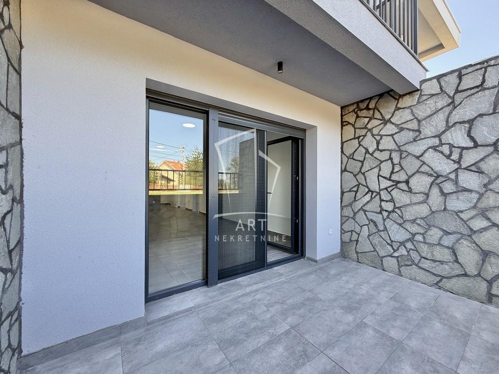 Stan na prodaju u Beogradu, Čukarica, dvoiposoban, 64m2, cena 106000 evra