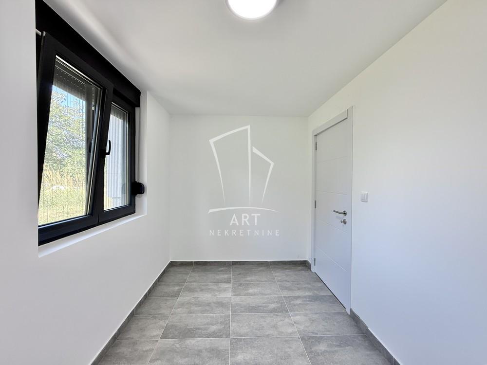Stan na prodaju u Beogradu, Čukarica, dvoiposoban, 64m2, cena 115200 evra