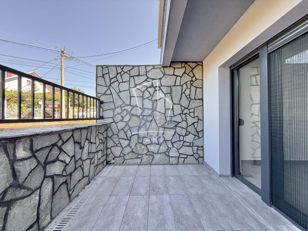 Stan na prodaju u Beogradu, Čukarica, dvoiposoban, 64m2, cena 115200 evra