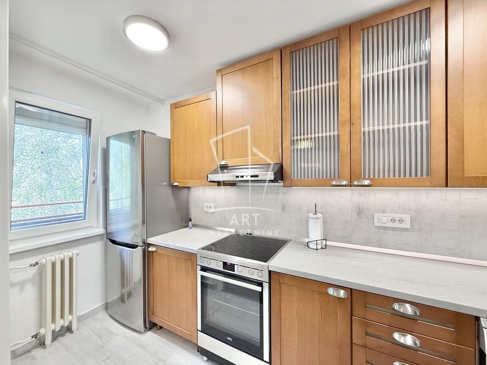 Stan na prodaju u Beogradu, Novi Beograd, trosoban, 89m2, cena 250000 evra