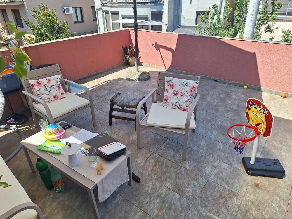 Stan na prodaju u Beogradu, Zemun, troiposoban, 230m2, cena 520000 evra