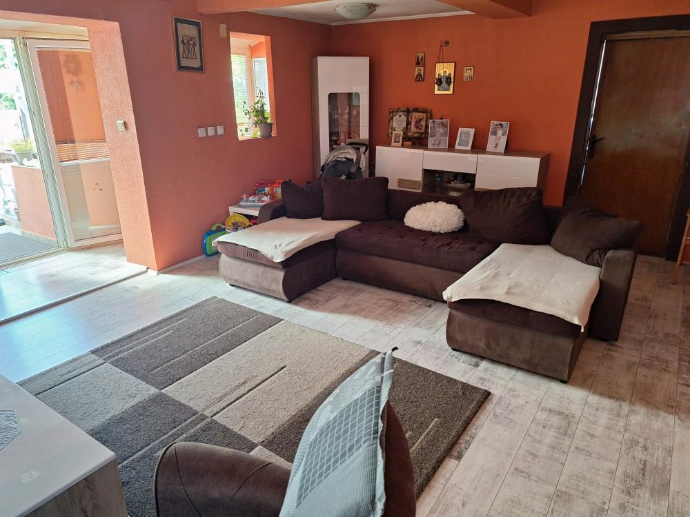 Stan na prodaju u Beogradu, Zemun, troiposoban, 230m2, cena 520000 evra