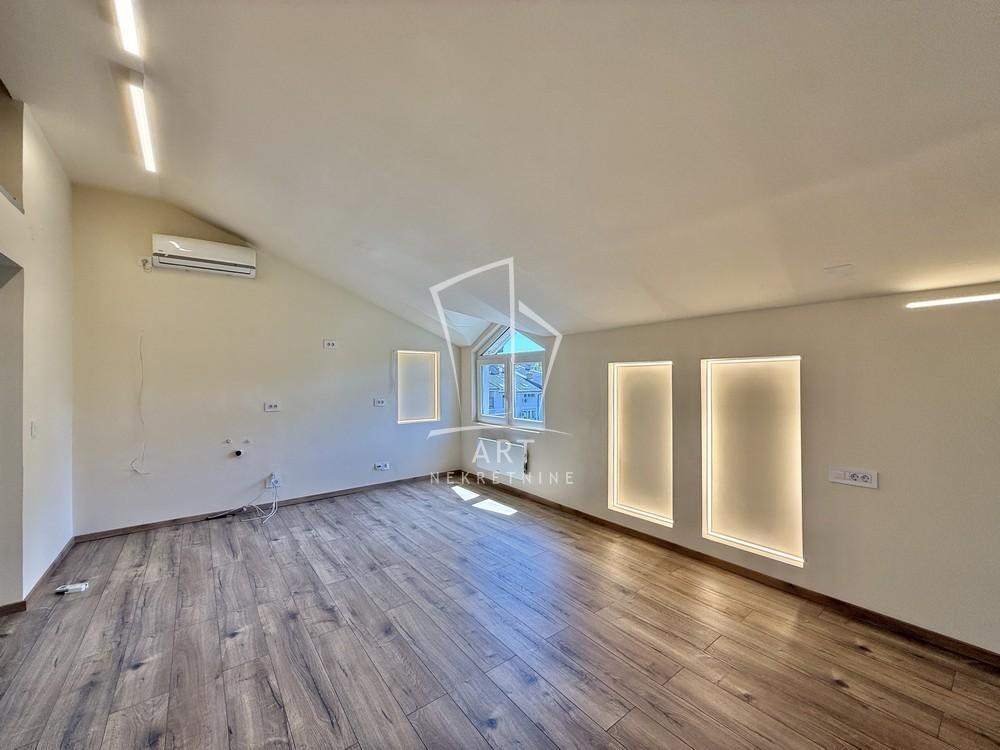 Stan na prodaju u Beogradu, Karaburma, troiposoban, 66m2, cena 140000 evra