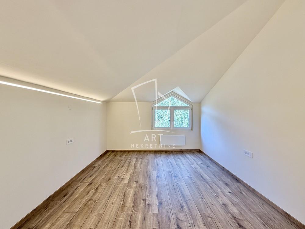Stan na prodaju u Beogradu, Karaburma, troiposoban, 66m2, cena 160000 evra