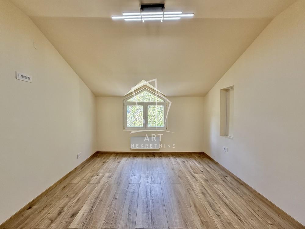 Stan na prodaju u Beogradu, Karaburma, troiposoban, 66m2, cena 160000 evra