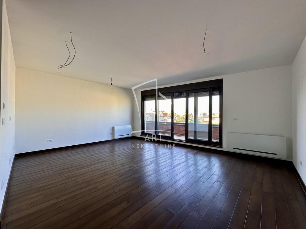 Stan na prodaju u Beogradu, Kalenić pijaca, cetvorosoban, 119m2, cena 560000 evra