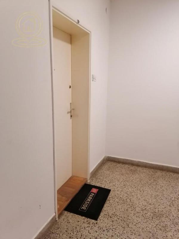 Stan na prodaju u Beogradu, Borča, trosoban, 60m2, cena 77000 evra