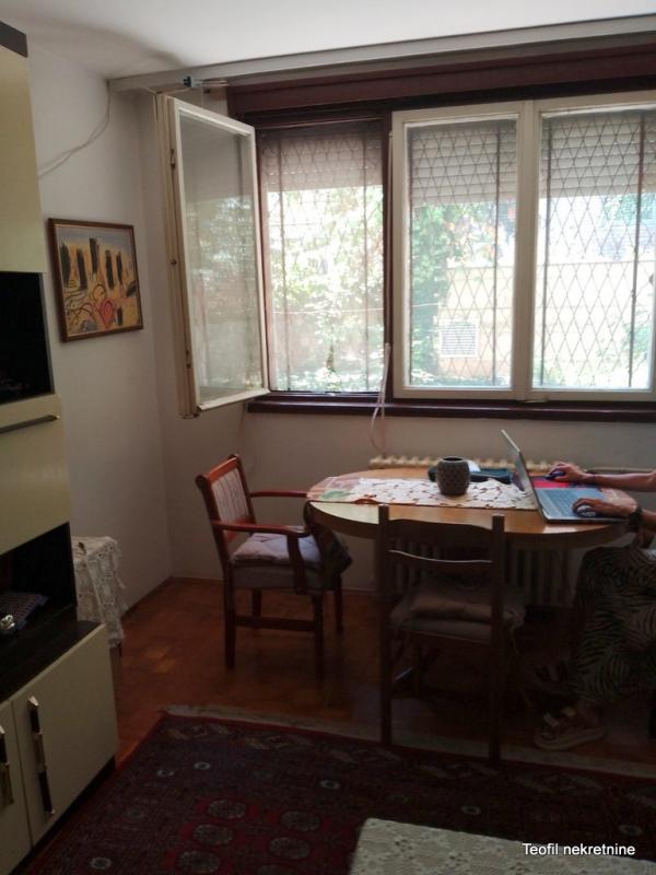 Stan na prodaju u Beogradu, Autokomanda, dvosoban, 50m2, cena 135000 evra