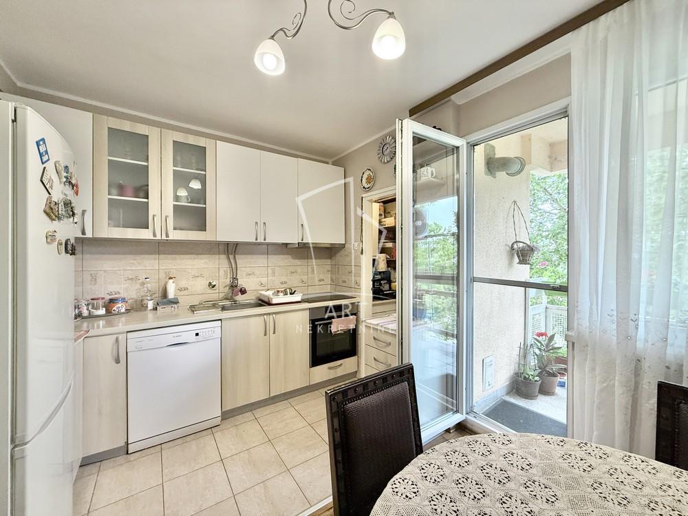 Stan na prodaju u Beogradu, Palilula, trosoban, 70m2, cena 75000 evra