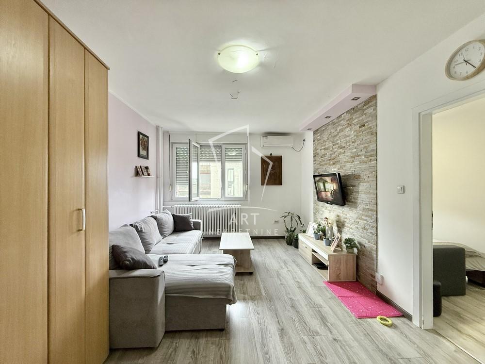 Stan na prodaju u Beogradu, Banjica, trosoban, 55m2, cena 169000 evra