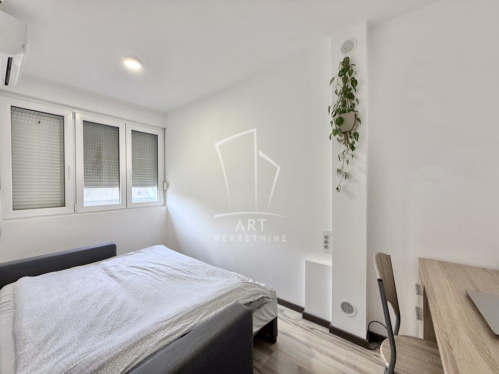 Stan na prodaju u Beogradu, Banjica, trosoban, 55m2, cena 169000 evra