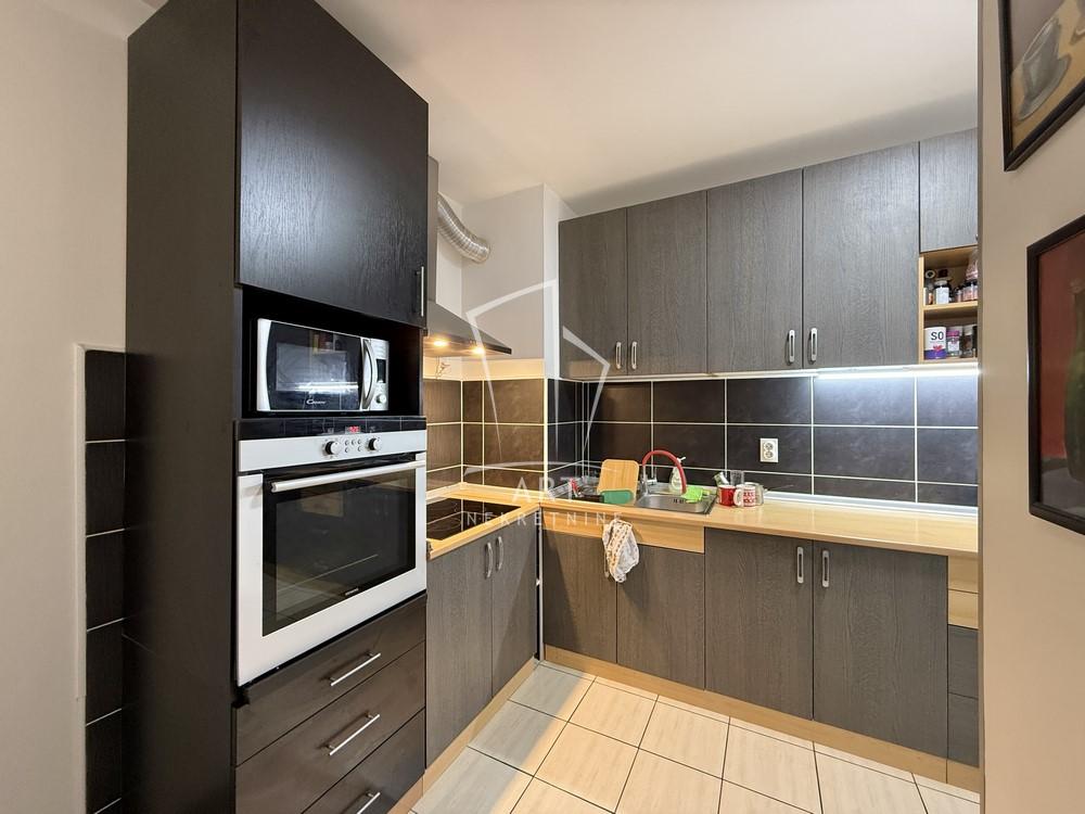 Stan na prodaju u Beogradu, Banjica, trosoban, 55m2, cena 169000 evra
