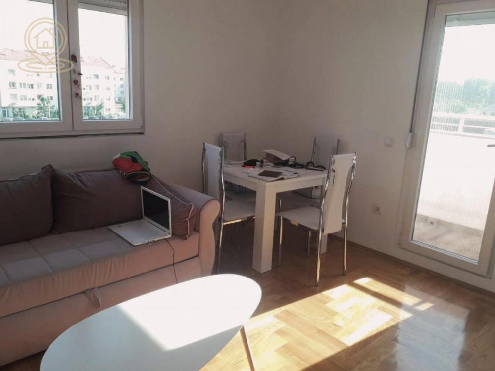 Stan na prodaju u Beogradu, Krnjača, jednoiposoban, 36m2, cena 77000 evra