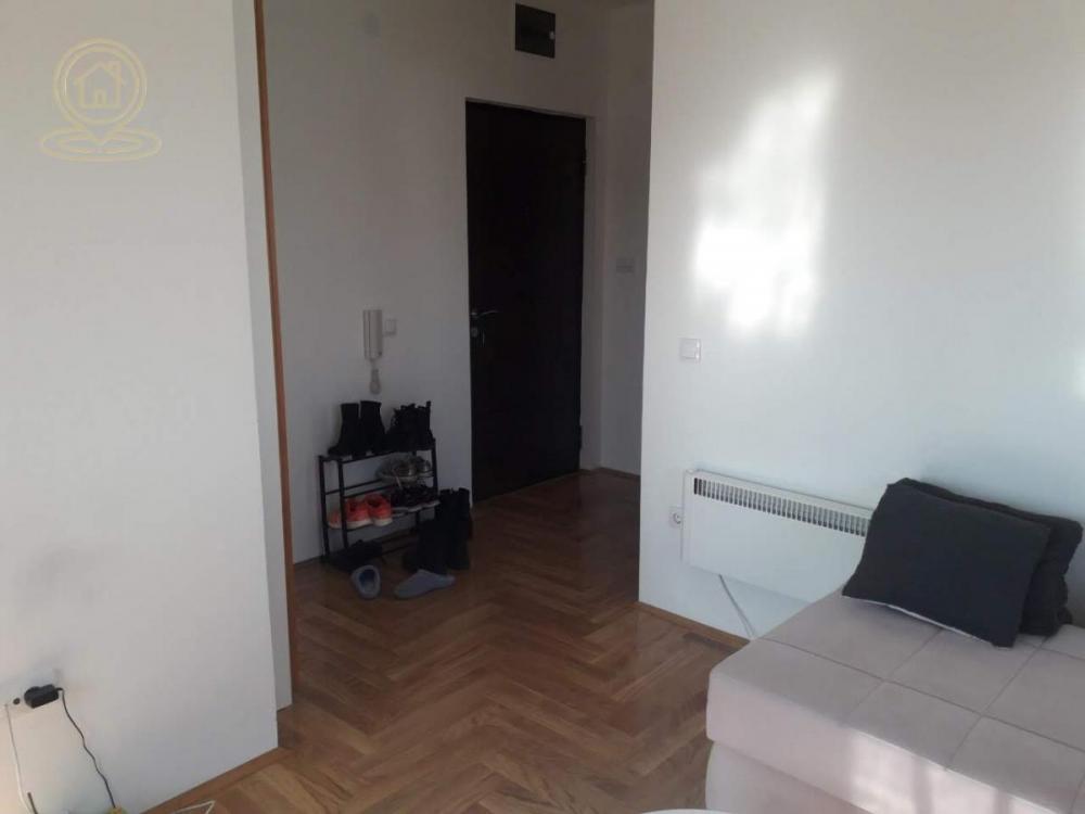 Stan na prodaju u Beogradu, Krnjača, jednoiposoban, 36m2, cena 77000 evra
