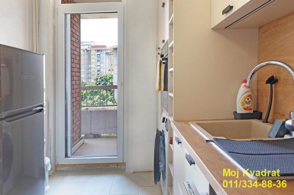 Stan na prodaju u Beogradu, Saobraćajni fakultet, dvosoban, 66m2, cena 186000 evra