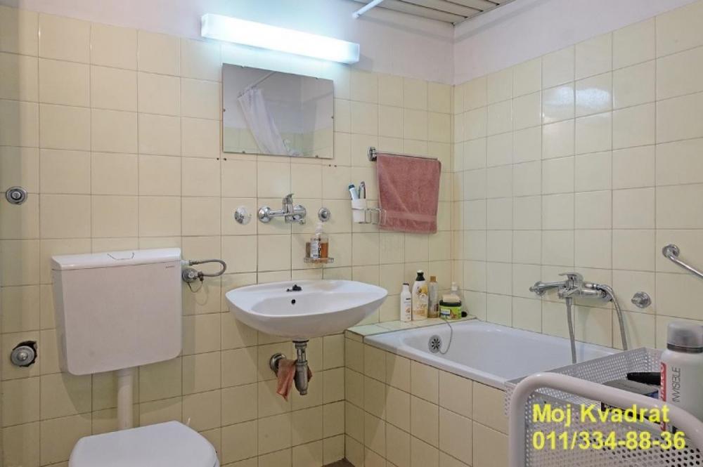 Stan na prodaju u Beogradu, Saobraćajni fakultet, dvosoban, 66m2, cena 186000 evra