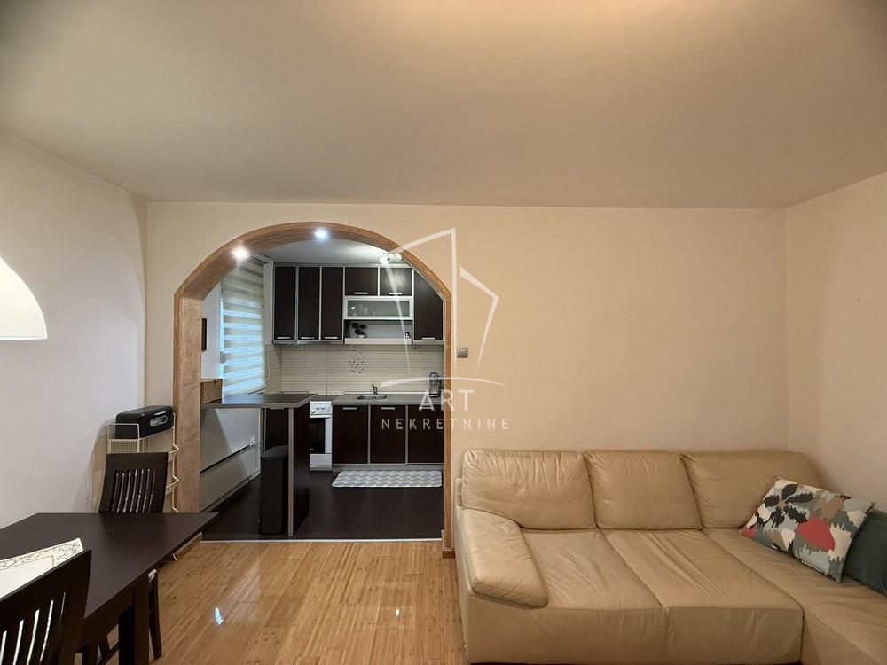 Stan na prodaju u Beogradu, Zemun, dvosoban, 52m2, cena 119000 evra