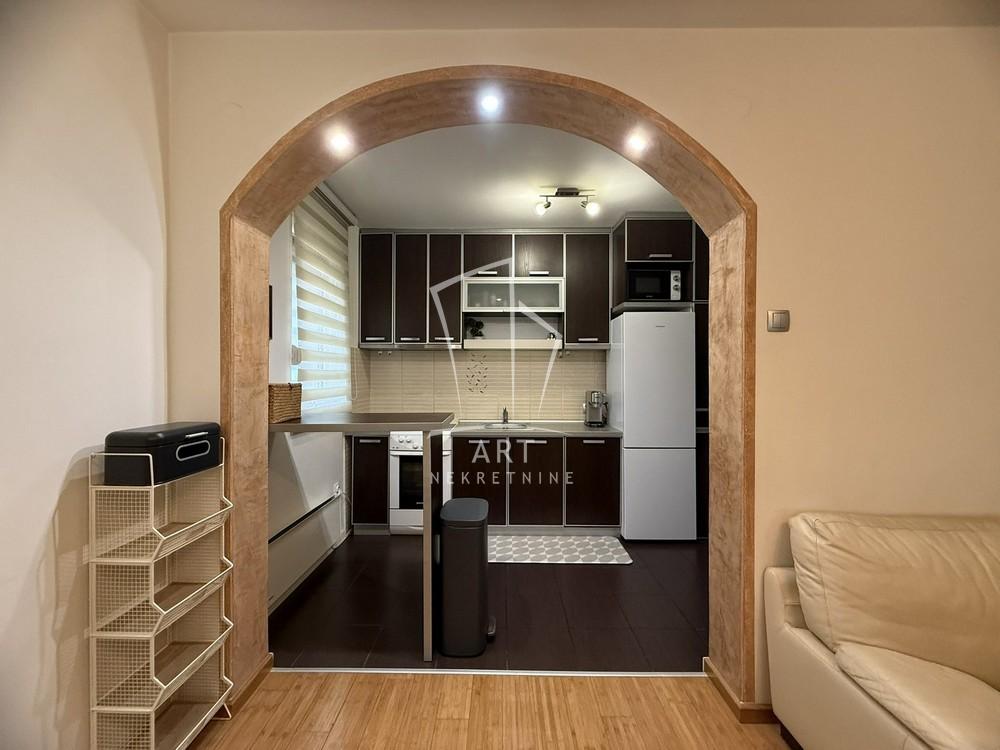 Stan na prodaju u Beogradu, Zemun, dvosoban, 52m2, cena 119000 evra