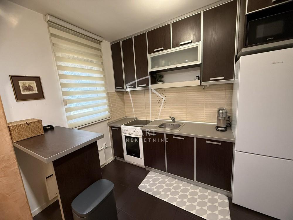 Stan na prodaju u Beogradu, Zemun, dvosoban, 52m2, cena 119000 evra